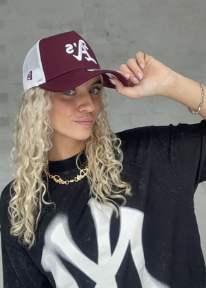 League Essentials trucker cap Bordeaux New Era